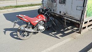 Kamyonete arkadan çarpan motosikletin sürücüsü yaralandı 