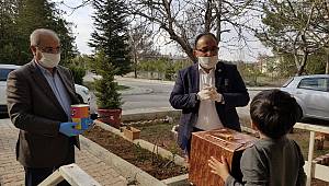 Kumbarasındaki parayı Milli Dayanışma Kampanyası'na bağışladı 