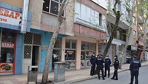 Mühürlenen iş yerini açarken suçüstü yakalandı 