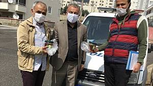  Polislere ve sağlık çalışanlarına bal hediye etti 