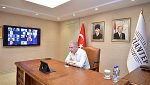 Vali Davut Gül, Uzaktan Eğitim Programı Kapsamında Eğitim Gören Öğrencilerin Evlerindeki Coşkuyu Paylaştı