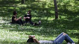 15-20 yaş arasındaki gençler uzun zaman sonra ilk kez sokağa çıktı 