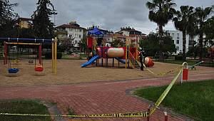 Bebeğinin boğazına bıçak dayayan zanlıyı polis bacağından vurarak yakaladı 