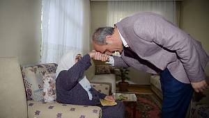 Bizleri Yetiştiren, Büyüten ve Topluma Hazırlayan En Önemli Faktör Annedir 