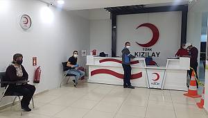 İmam Hatip Lisesi öğretmen ve velileri Kızılay'a kan bağışladı 