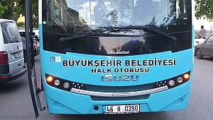 Kahramanmaraş'ta halk otobüsünün çarptığı genç yaralandı 