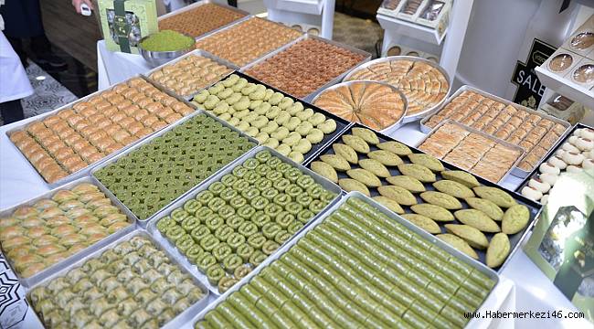 Maraş dondurması ve tatlılar siparişle evlere ulaştırılıyor