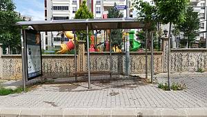  Otobüs durakları dezenfekte ediliyor 