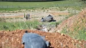 Şoför Direksiyon Hakimiyetini Kaybetti, Araç Şarampole Devrildi 