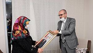 Cumhurbaşkanı Erdoğan, yüzüğünü Milli Dayanışma Kampanyası'na bağışlayan kadına aynı yüzüğü hediye etti 