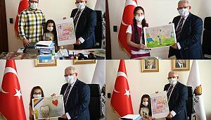 Başkan Mahçiçek, Yarışmada Kazananlara Hediyelerini Takdim Etti 