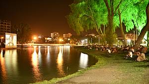  Elbistan Belediyesi adada vatandaşlara açık hava sineması keyfi yaşatıyor 