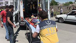 Kahramanmaraş'ta hafif ticari araç bisiklete çarptı: 3 yaralı 