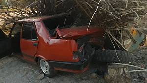 Kahramanmaraş'ta otomobil traktör römorkuna çarptı: 3 yaralı 