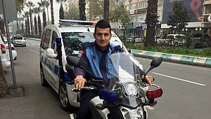 Kahramanmaraş'ta seyir halindeki otomobilde çıkan yangını zabıta söndürdü 