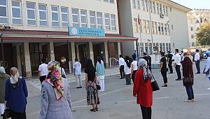 2020-2021 Eğitim Öğretim Yılı çalan ilk ders zili ile birlikte başladı 