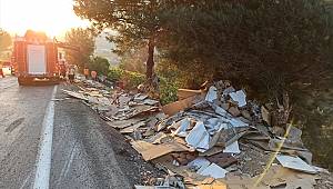 Dereye devrilen mobilya yüklü tırın altında kalan sürücü öldü 