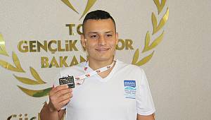 Doğukan Demir 32. Boğaziçi Kıtalararası Yüzme Yarışında İkincilik Elde Etti 