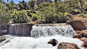 Kahramanmaraş'ta akarsuya düşen bebek kurtarıldı 