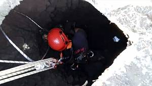 Kahramanmaraş'ta itfaiye, 18 metre derinliğindeki kuyuya düşen kedi yavrusunu kurtardı 