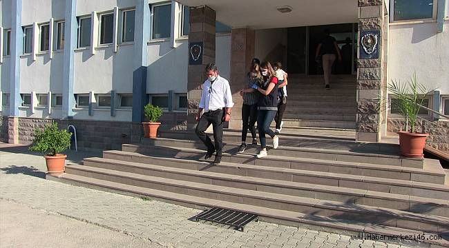 Kahramanmaraş'ta misafir gibi davranarak hırsızlık yapan iki şüpheli yakalandı