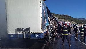 Kahramanmaraş'ta seyir halindeki tırın dorsesi yandı 