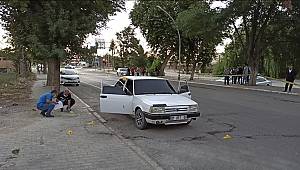 Otomobilde silahlı saldırıya uğradılar: 2 kişi yaralandı 