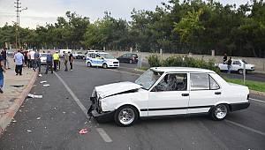 Ters yönde giden otomobilin çarptığı motosikletin sürücüsü öldü 