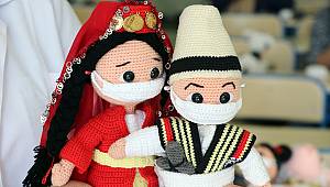 Tescilli örgü bebeklerle, çocuklara 