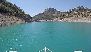 Doğal güzelliğiyle Menzelet Barajı cazibe merkezi oldu 