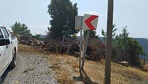 Trafik Levhalarının onarımını KMBB yapıyor 