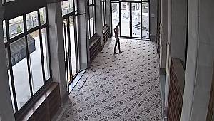 Camiden hırsızlık yaptı bıraktığı notla helallik istedi! Çok açtım.. Paraya ihtiyacım vardı.. 