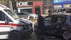 Kahramanmaraş'ta ambulans ile otomobil çarpıştı: 2 yaralı 