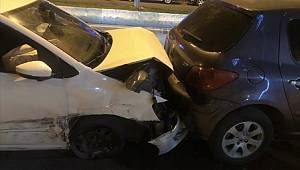 Kahramanmaraş'ta ehliyetsiz sürücünün kullandığı otomobil 6 araca çarptı 