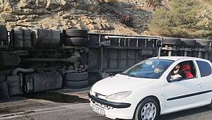 Kahramanmaraş’ta pamuk yüklü tır yan yattı 