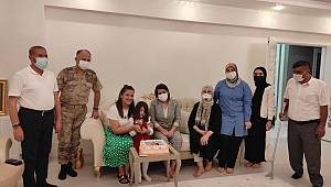Kahramanmaraş'ta şehit kızına babasının adaşı komutanla doğum günü sürprizi 