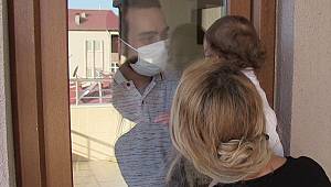 Kovid-19 hastası baba, çocuğuna olan hasretini camın ardından gideriyor 