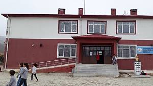 Öğretmenleri virüse yakalandı eğitime ara verildi 