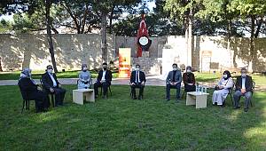 41 yıldır aynı yastığa baş koyan çiftler, 41 günlük evlilere mutluluğun sırrını anlatıyor 