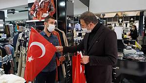 Büyükşehir’den 10 Bin Bayrak 