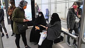 Kahramanmaraş'ta kadınlara maske dağıtıldı 