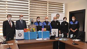 Kahramanmaraş'ta öğretmenin kitap isteğini Emniyet yerine getirdi 