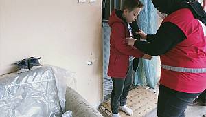 Türk Kızılay ihtiyaç sahibi çocukların yüzünü güldürdü 