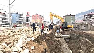 Çağlayancerit Belediyesinden yol yapım çalışması devam ediyor 