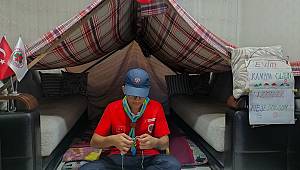 Evleri, İzci Kampına Dönüştürdüler 