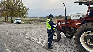 Jandarma tarım araçlarını denetledi 