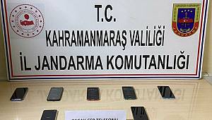 Jandarma yolcu minibüsünde kaçak telefonlara el koydu