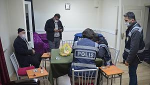 Kahramanmaraş'ta kumar oynatılan 2 evde 10 kişi yakalandı 