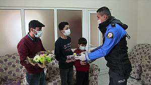 Kahramanmaraş'ta polisten 155'i arayan iki kardeşe hediye tablet 