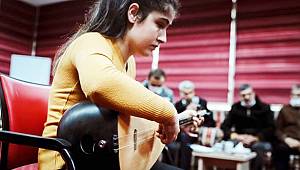 Karanlık Dünyalara Ezgilerle Işık Saçtı 